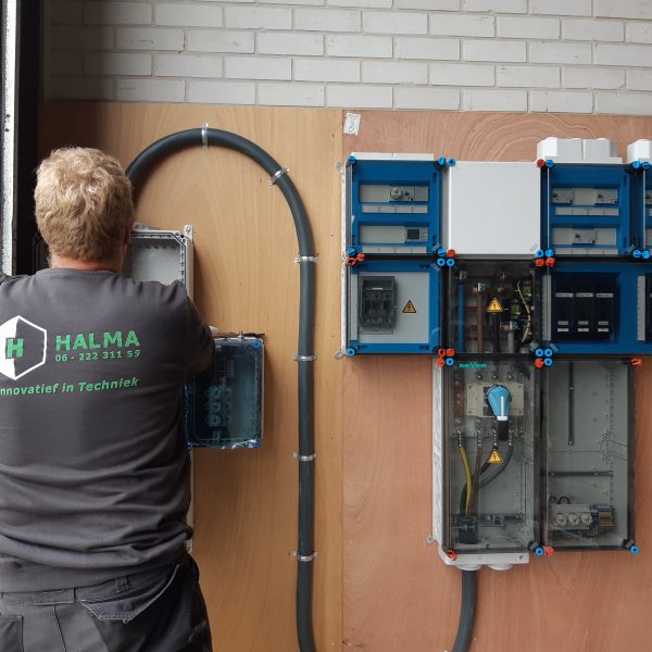 Complexe-meterkast-zonnepalen-martin-halma-gytsjerk-0622231159