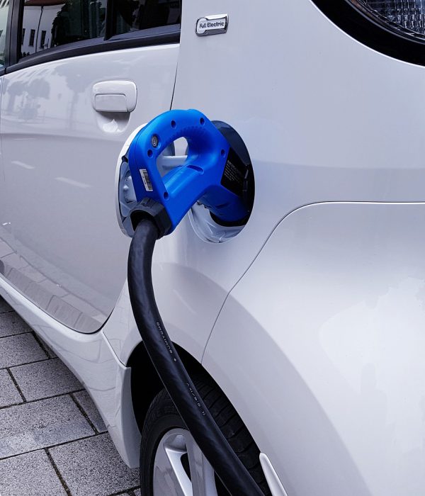 Installeren laadpaal voor Tesla Martin Halma Gytsjerk 06 222 311 59