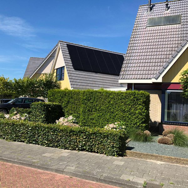 Full-black-half-cells-zonnepanelen- Kollum-Martin-Halma-Gytsjerk-0622231159