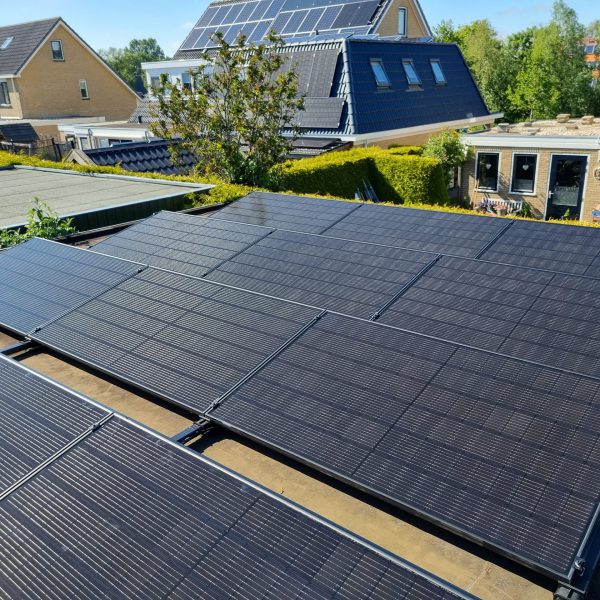 Zonnepanelen Full black plat dak esdec