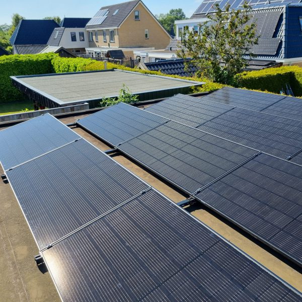 Zonnepanelen Full black plat dak esdec