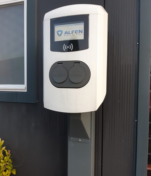 Martin Halma laadpalen aansluiten Techniek Gystjerk