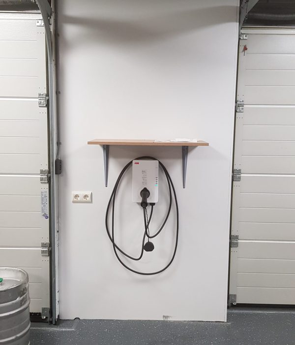 Wandmontage Laadpaal binnen garage